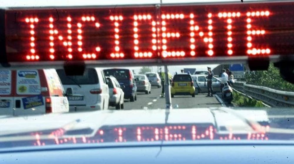 Napoli, incidente sulla A1 allo svincolo con la A3: code di 4 km in autostrada