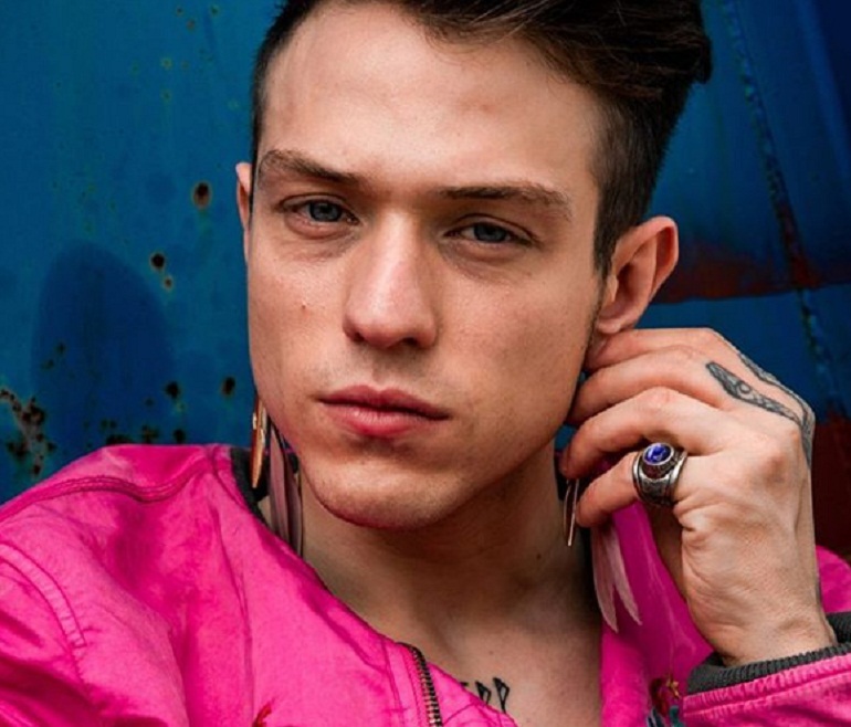 Irama e Giulia De Lellis annunciano il fidanzamento. E 5 ex insultano il cantante