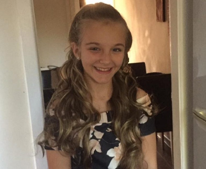 Jessica, 12 anni, scrive Rip sul suo tallone e posta la foto su Fb. Poi si impicca al letto a castello