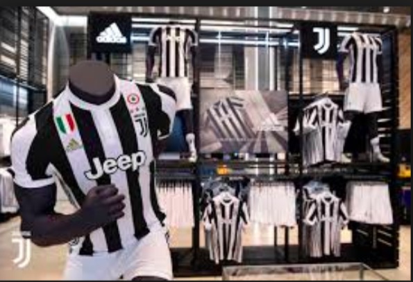 Roma-Juve, è guerra social. Il club giallorosso: "Juventus store unico posto da non vedere a Roma"