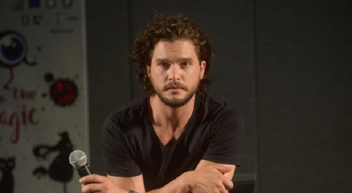 Kit Harington tradisce Rose Leslie? Modella russa pubblica foto di lui senza vestiti