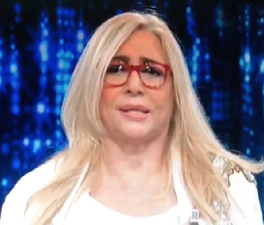 Mara Venier e il siparietto con Renato Zero. Rabbia Pd: "Ridicolizza le vittime di violenza"