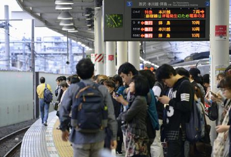 Nobuyuki Misaki, arrestato l'attore giapponese: tagliava gonne alle studentesse in metro