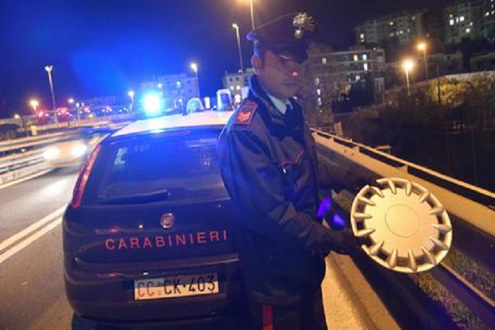 Milano: maxi rissa con sampietrini, due carabinieri feriti