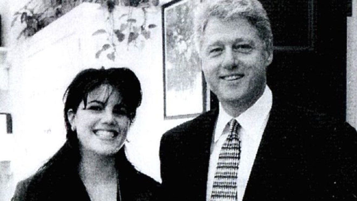 Monica Lewinsky e quella macchia sul vestito: "Nessuno mi disse, Hey devi andare in bagno"