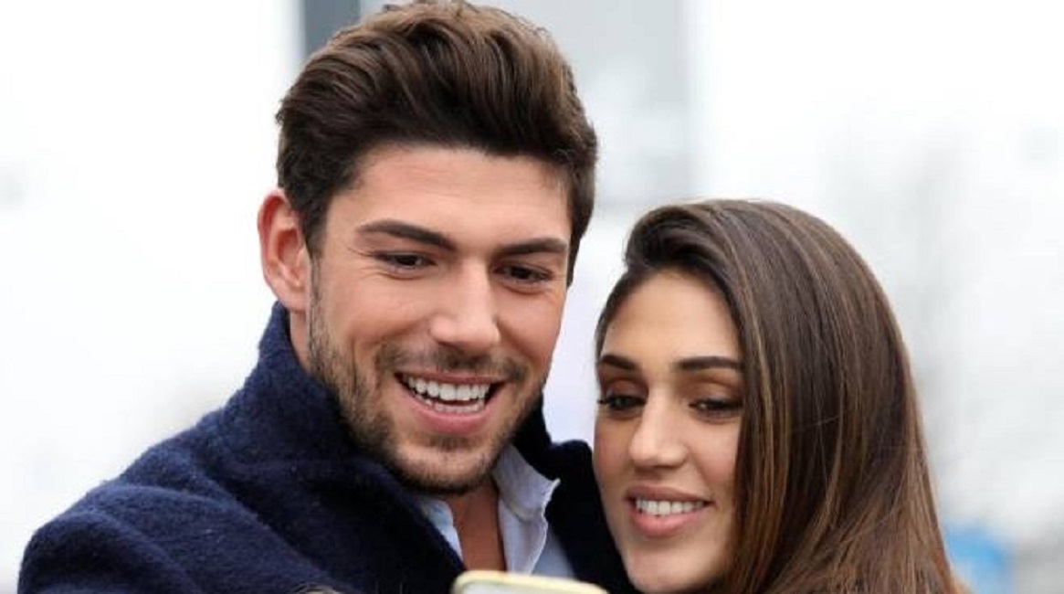 Ignazio Moser paparazzato a Roma senza Cecilia Rodriguez. Chi è la misteriosa bionda?