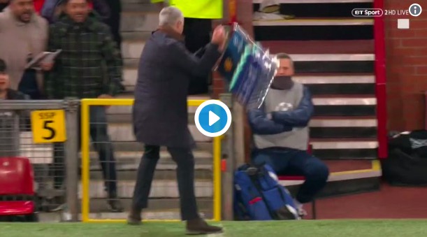 Champions, Fellaini segna gol qualificazione e Mourinho spacca tutto: VIDEO con la sua esultanza