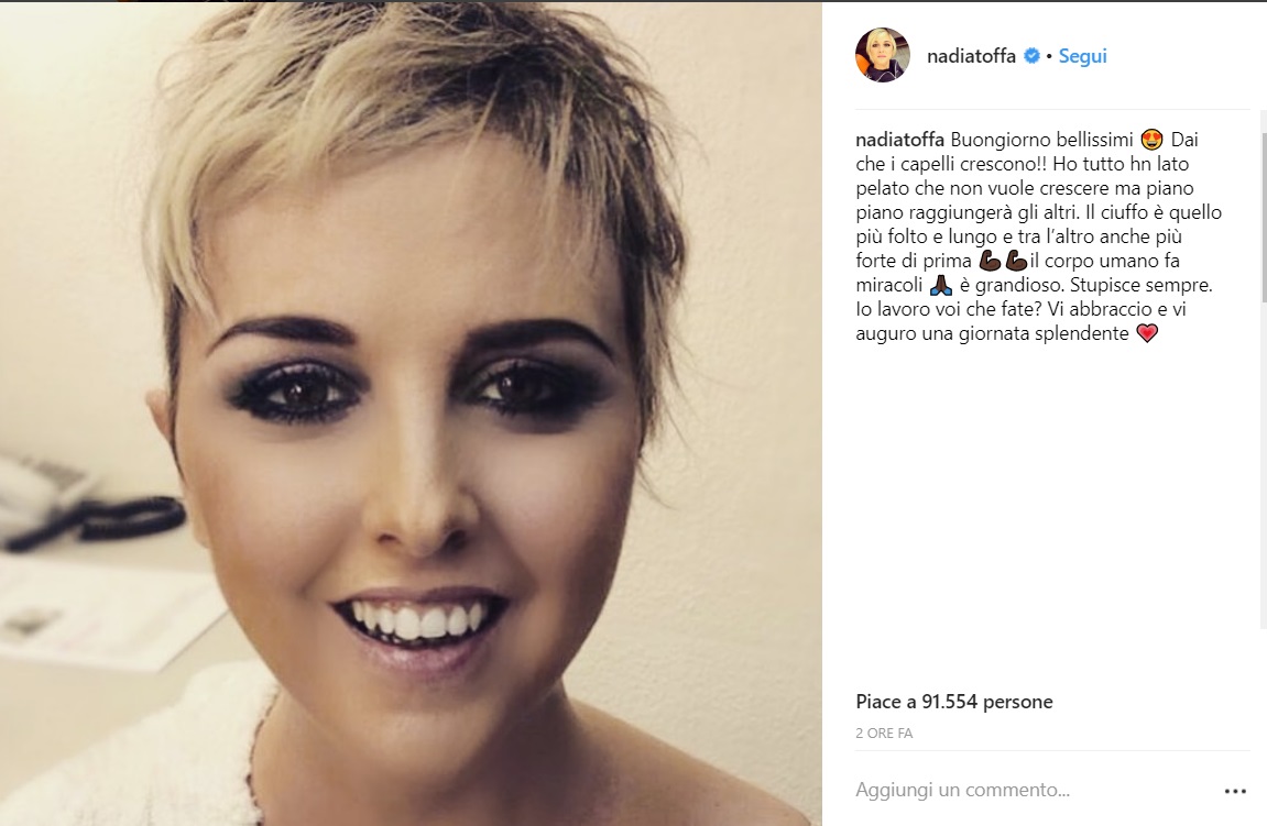 Nadia Toffa e la foto coi capelli che ricrescono: "Il ciuffo è quello più folto" FOTO