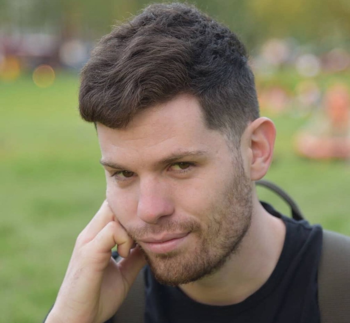 Niccolò Centioni, Rudy dei Cesaroni: "Faccio il lavapiatti a Londra"