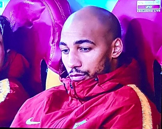 Roma, caso Nzonzi: non accetta i fischi dei tifosi e va nello spogliatoio