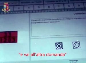 Bari, microcamere e auricolari per superare esame patente2