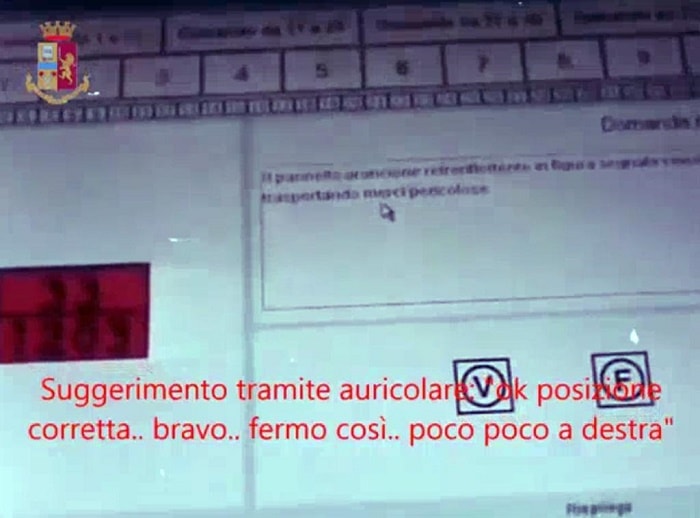 Bari, microcamere e auricolari per superare esame patente