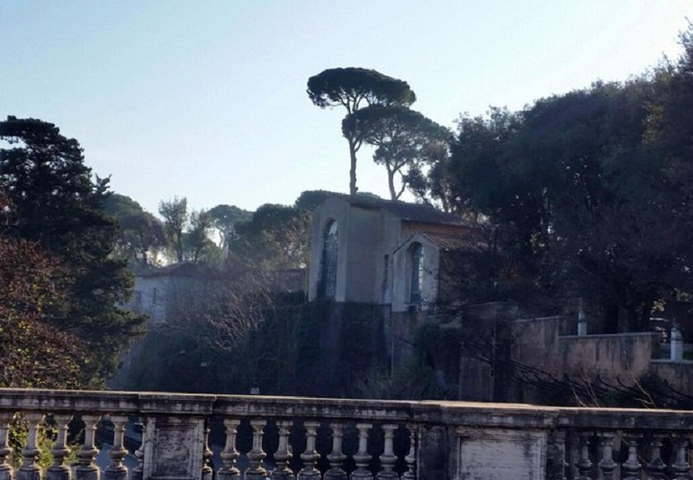 Maltempo Roma, crolla muro di tufo al Pincio (foto d'archivio Ansa)