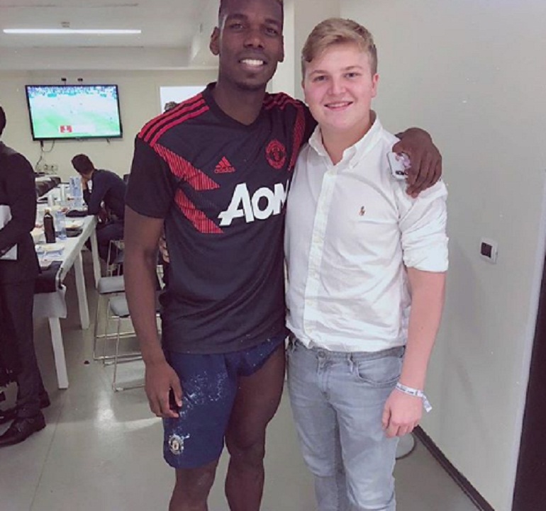 Paul Pogba e la foto con il figlio di Pavel Nedved. I tifosi della Juventus: "Torna a Torino"