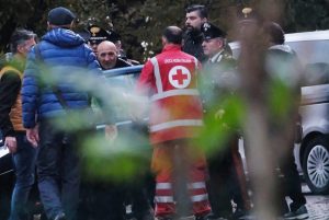 Pieve Modolena, Francesco Amato barricato in posta: carabinieri liberano gli ostaggi 7