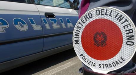 A1, tir con i freni rotti in autostrada: strage evitata grazie al camionista e alla Polstrada