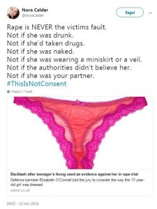 Protesta donne Irlanda con i tanga