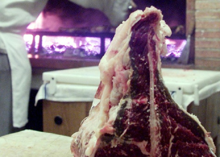 Il cuoco di un ristorante vegetariano uccide un cliente, lo cucina e lo serve nella zuppa (foto d'archivio Ansa)