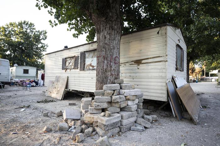 Roma, campo di via Candoni: cabina elettrica del deposito Atac in mano ai rom