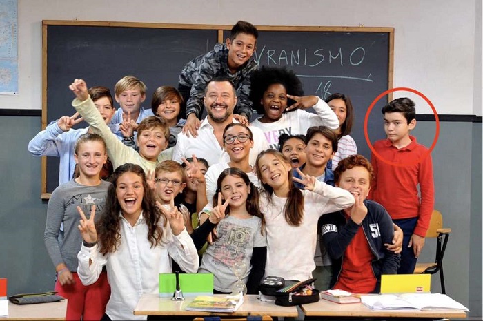 Matteo Salvini "Alla Lavagna" coi bambini, ma uno non ride