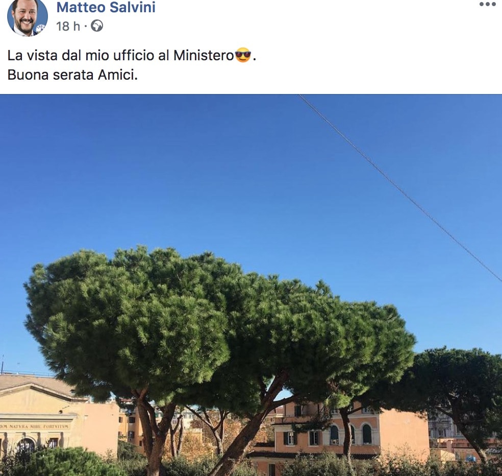Matteo Salvini, la foto col panorama dal Viminale sui social. "Ogni tanto ci vai?!"