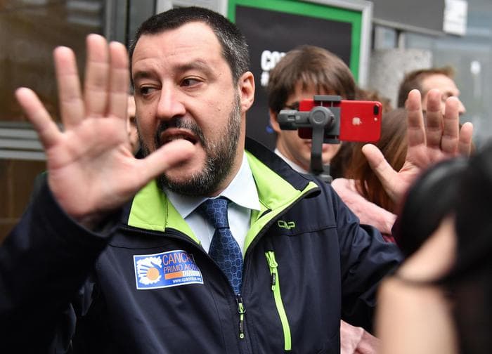 Salvini minaccia Di Maio: "Sì al dl Sicurezza o salta tutto". I 19 frondisti M5S