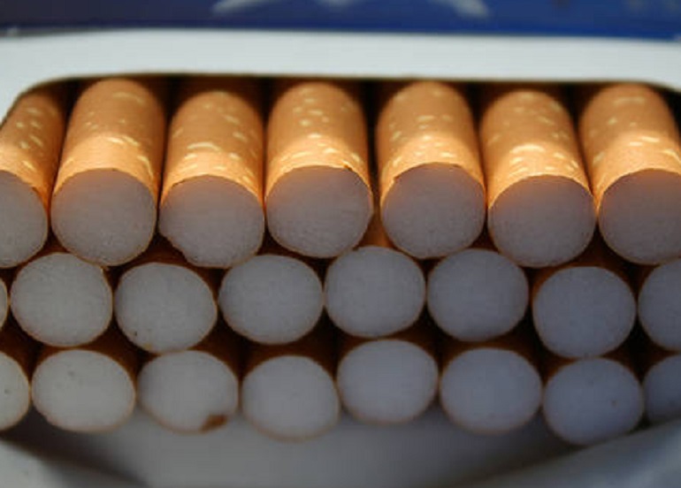 Stati Uniti, la FDA vuole vietare le sigarette al mentolo e sigarette elettroniche aromatizzate (foto Ansa)