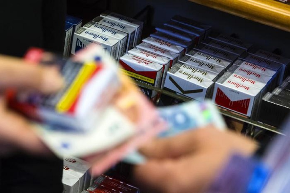 Manovra, aumento sigarette: +10 cent a pacchetto. E bonus cervelloni: posto fisso per 1 su 10