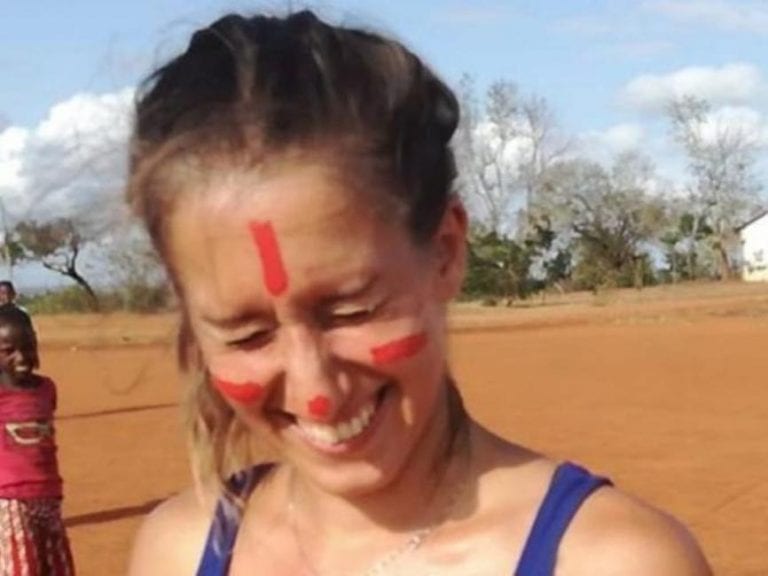 Silvia Romano rapita in Kenya "costretta ad indossare il niqab per non essere riconosciuta"
