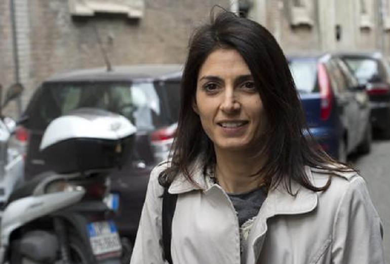 Roma Comune (Raggi?) chiama dipendenti Atac a fare scrutatori referendum Atac (foto Ansa)