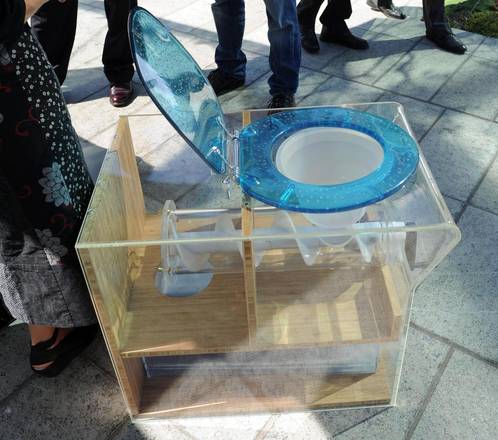 Gates water, Bill presenta il wc per sconfiggere le malattie