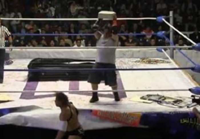 Wrestling colpisce avversario