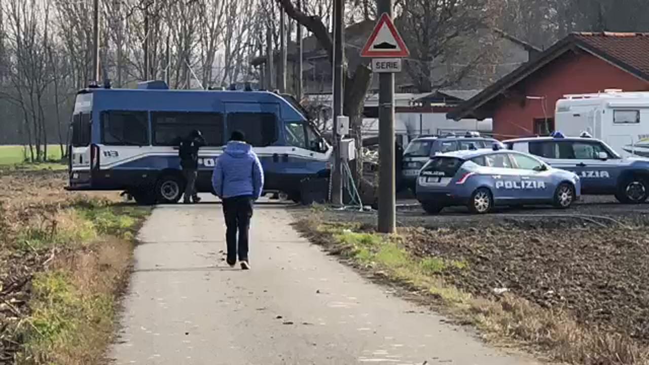torino poliziotto campo rom