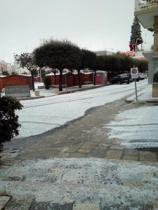 Polignano (Bari) imbiancata per una violenta gradinata1