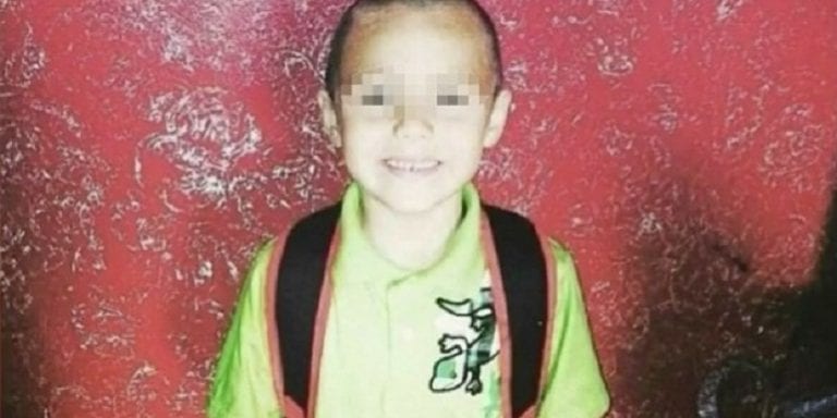 Anthony Avalos torturato a morte a 10 anni perché gay, autopsia: bruciature, tagli e lividi sul corpo e sul volto