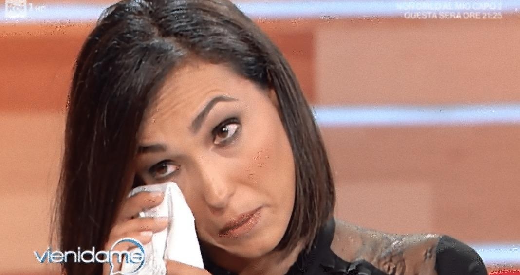 ''Vieni da me'', Vladimir Luxuria parla e Caterina Balivo si commuove in diretta