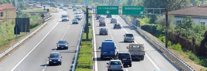 Salerno-Avellino, scontro fra Tir sul raccordo: uno si ribalta, l'altro trasportava tigri del circo