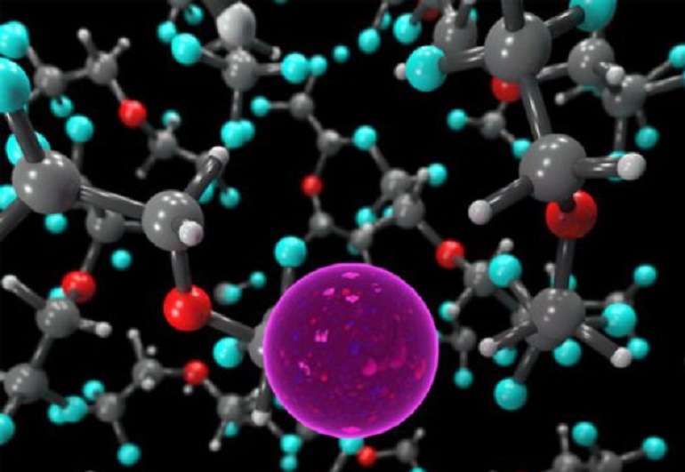 Smartphone carico per settimane, le batterie del futuro a base di fluoruro (foto Ansa)