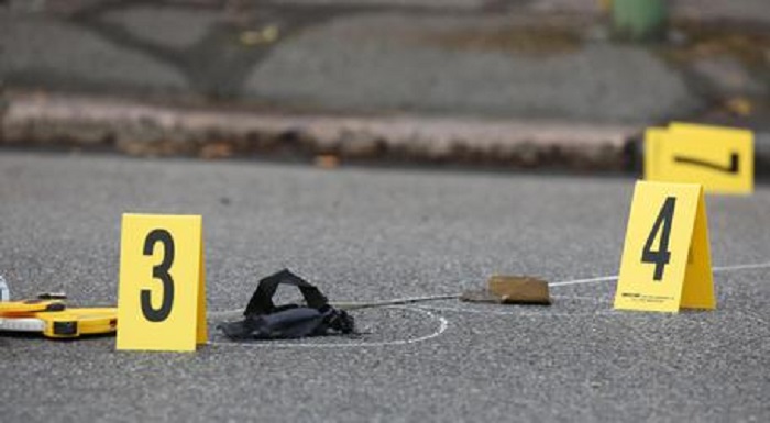 Atene, esplode ordigno artigianale davanti chiesa: ferito poliziotto