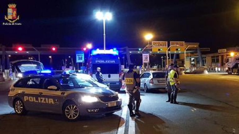 Verona, fermato dalla polizia con 3 bombe in auto (foto d'archivio Ansa)