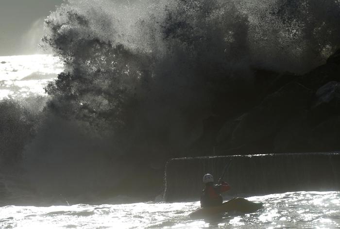 Previsioni meteo 24 e 25 dicembre: burrasca di Natale al centro-sud. Dalla vigilia vento forte e mareggiate
