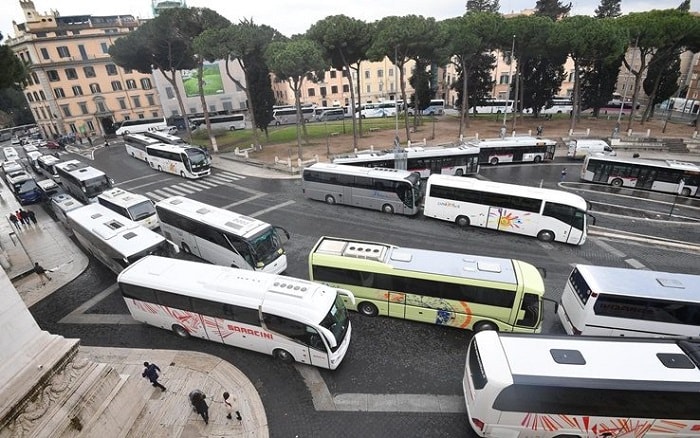 bus-turistici-roma-ansa
