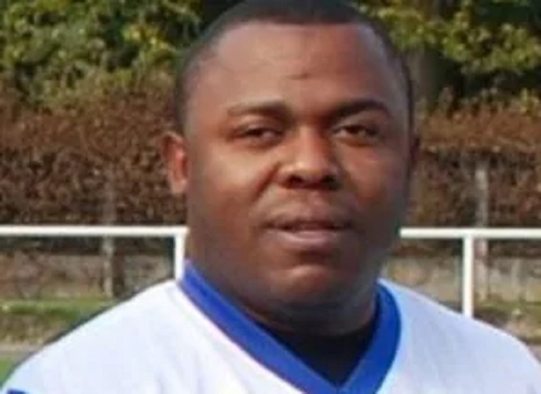 Francia, calciatore dilettante si accascia a terra e muore in campo