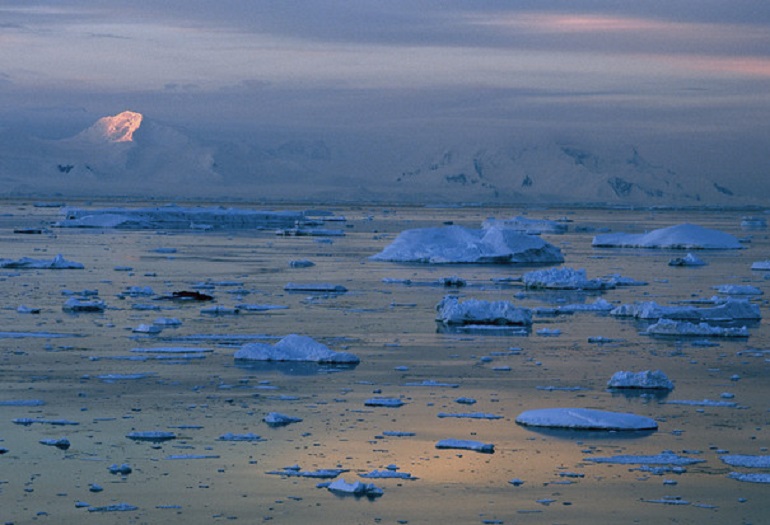 Cambiamenti climatici, lʼallarme dellʼIss: "Abbiamo solo 20 anni per salvare il pianeta" (foto Ansa)