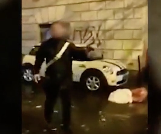 Roma, carabiniere aggredito da tifosi a Trastevere dopo Lazio-Eintracht Francoforte VIDEO
