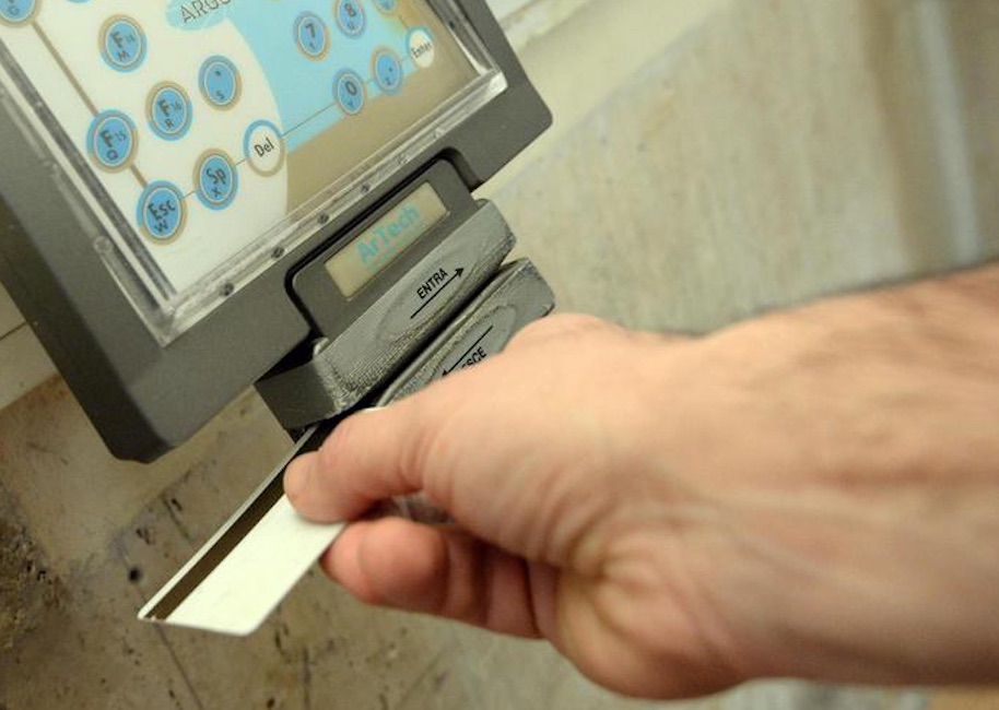 Portogruaro, timbrava il cartellino e usciva: il giudice lo assolve. "Non era truffa, ma protesta"