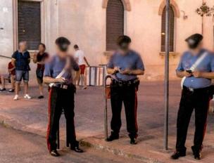 Carabinieri telefonino in servizio