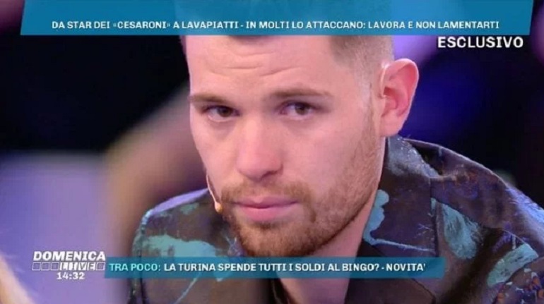 Niccolò Centioni, ex attore dei "Cesaroni": "Mio padre ha ostacolato la mia carriera"