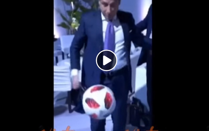 Giuseppe Conte palleggia: il risultato non è dei migliori VIDEO