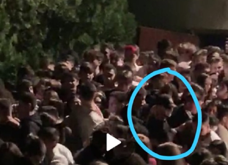 Discoteca Corinaldo, il giallo della foto di un giovane a volto coperto: "Aiutateci e trovarlo"